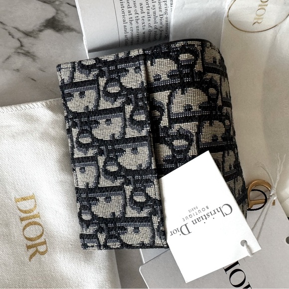 NWT-DIOR SADDLE FLAP CARD HOLDER. - Picture 7 of 16